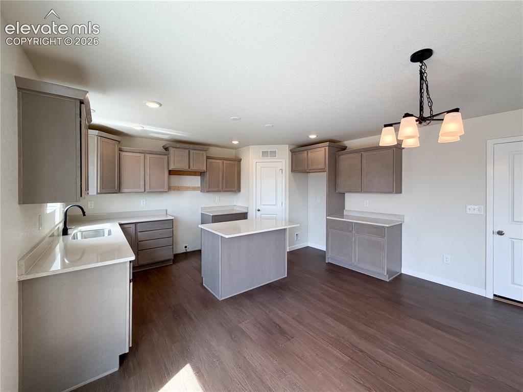 Image 5 of 28: Kitchen