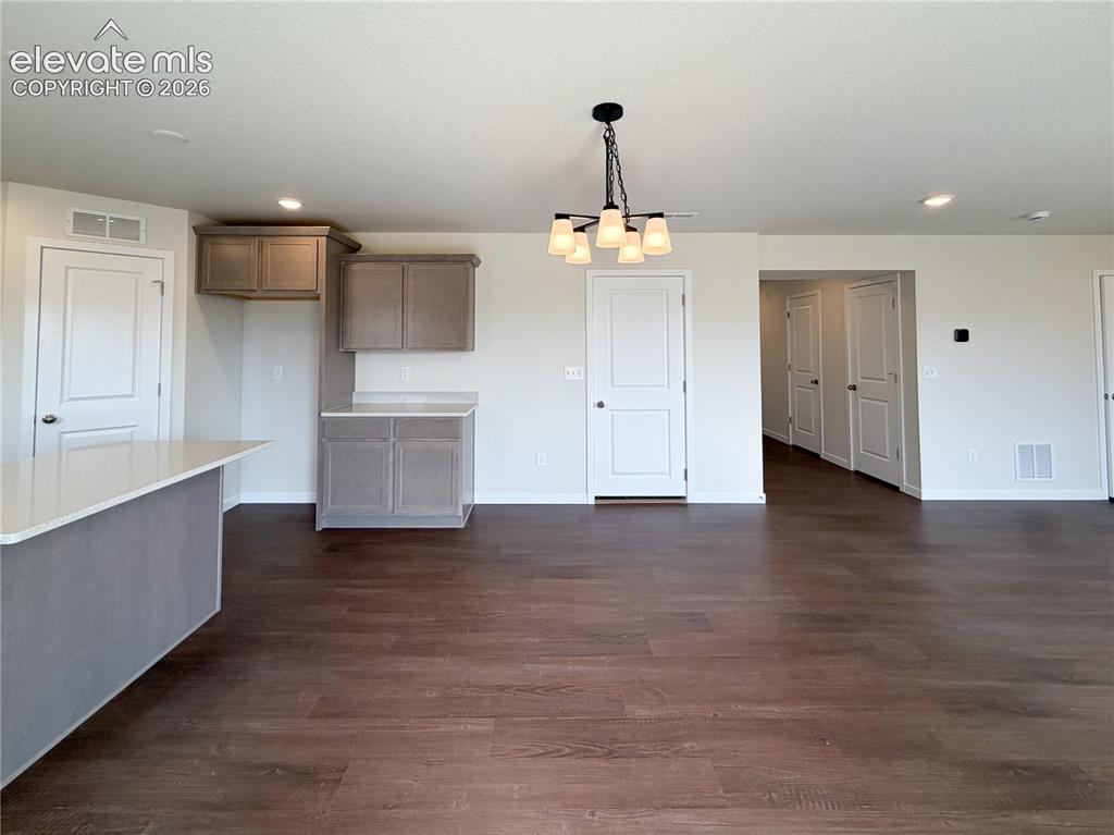 Image 7 of 28: Dining Area