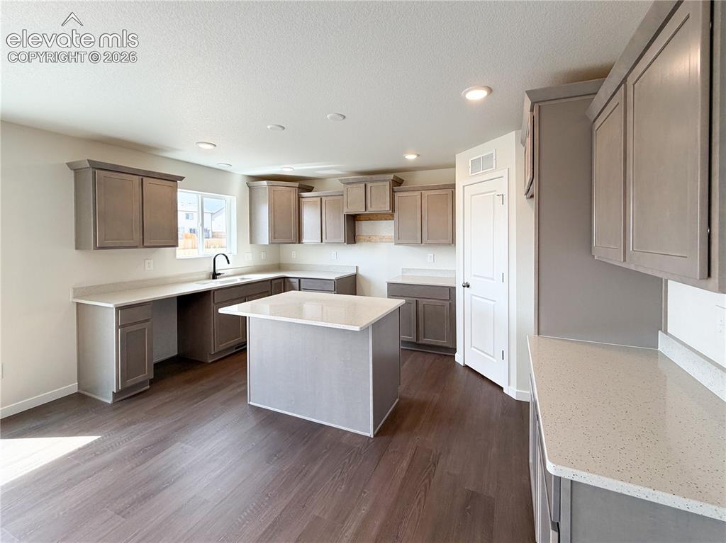 Image 9 of 28: Kitchen