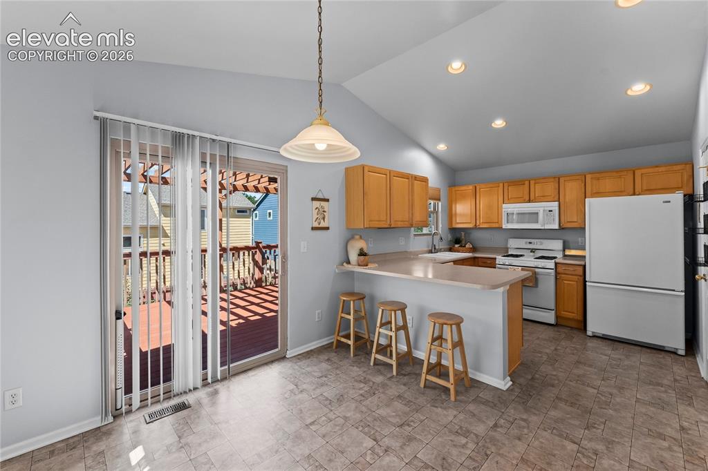 Image 10 of 42: Kitchen