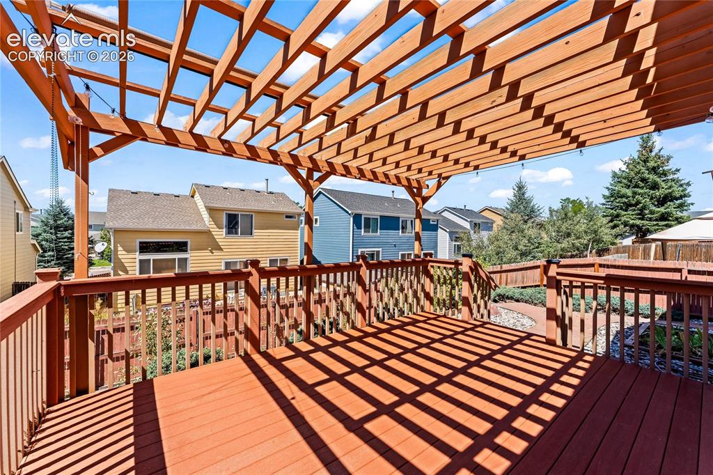 Image 33 of 42: Deck