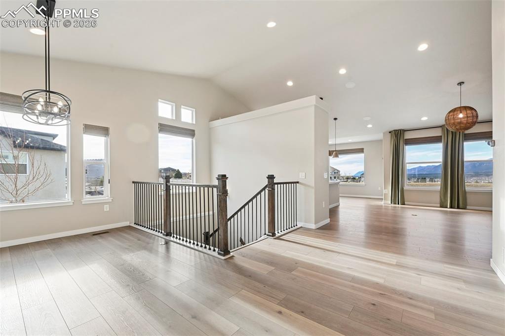 Image 10 of 50: Entry