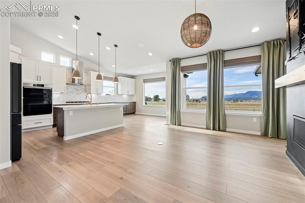 Image 15 of 50: Kitchen