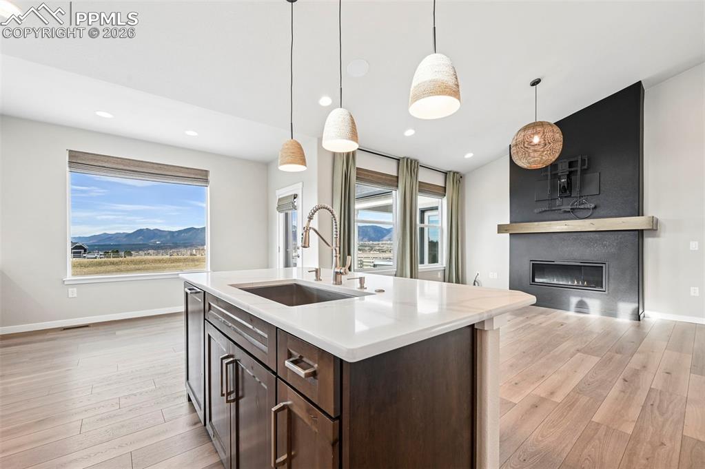 Image 19 of 50: Kitchen