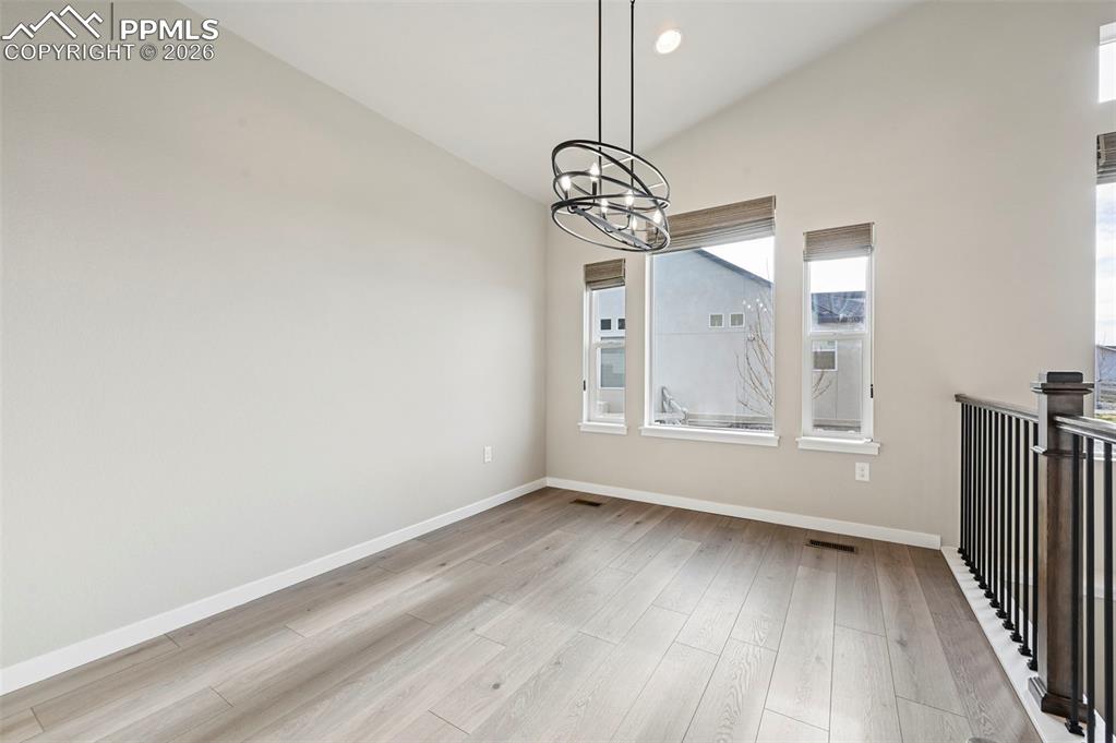 Image 20 of 50: Kitchen