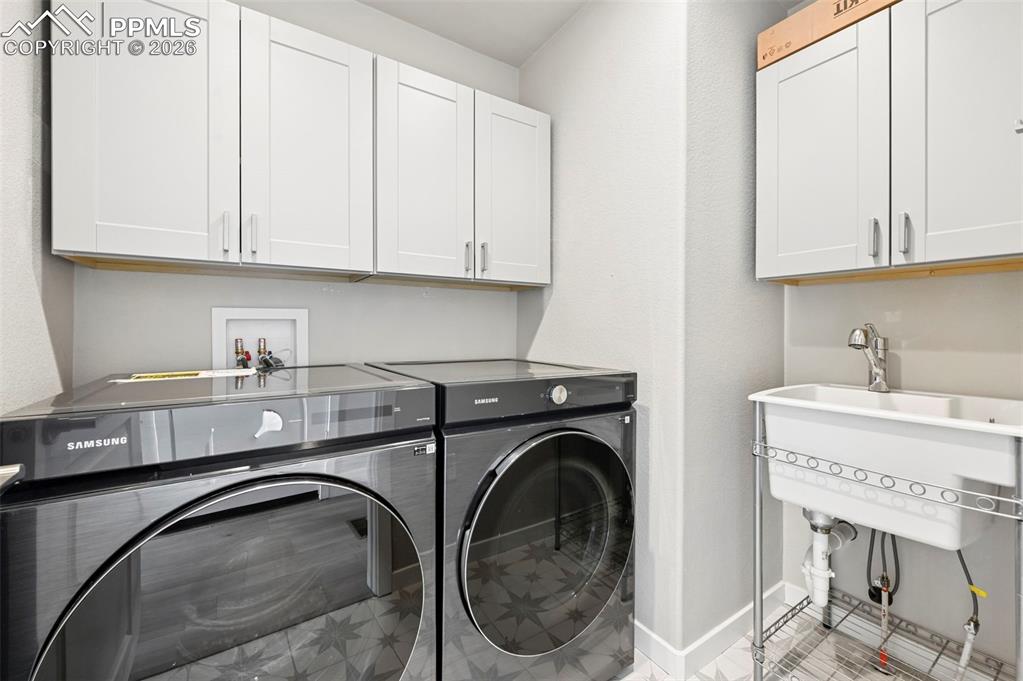 Image 32 of 50: main level bathroom