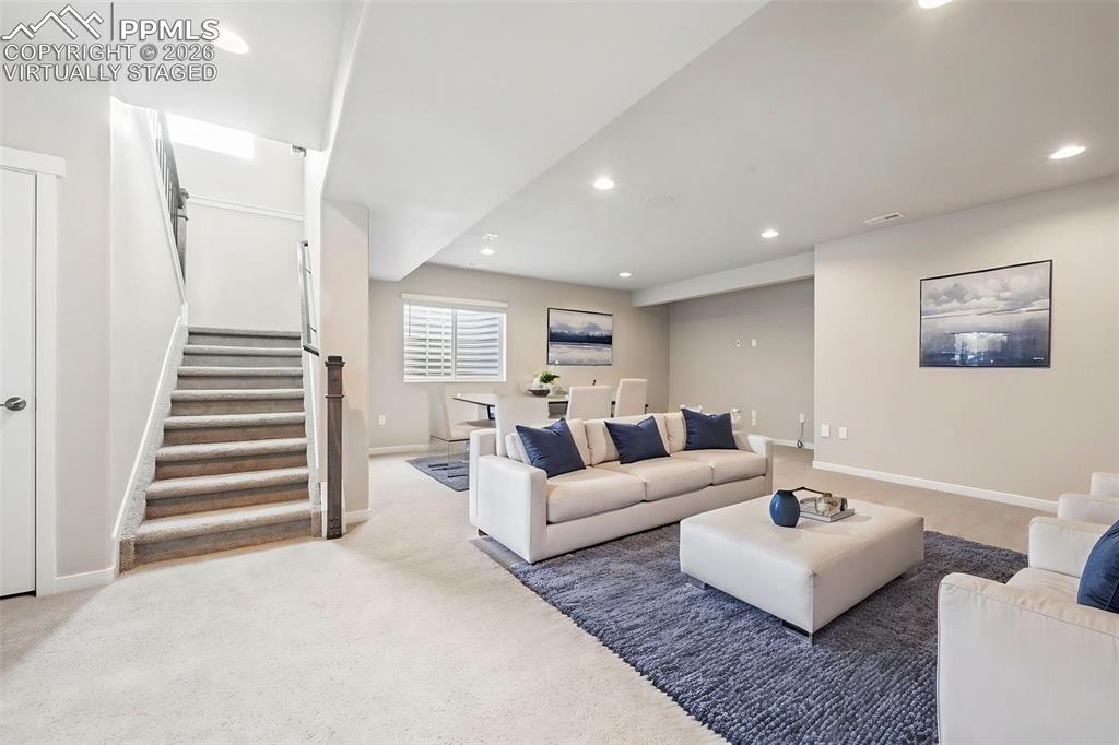 Image 35 of 50: Complete with home theater audio system