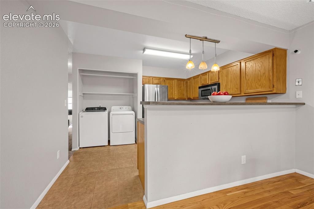 Image 11 of 18: Kitchen