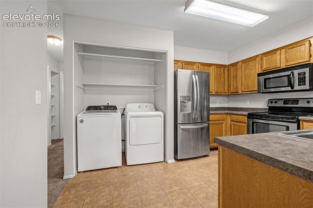 Image 12 of 18: Kitchen