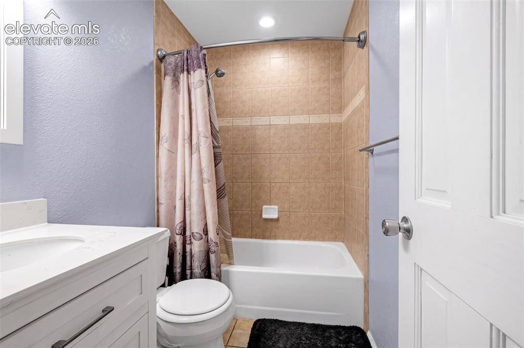 Image 13 of 18: Bathroom