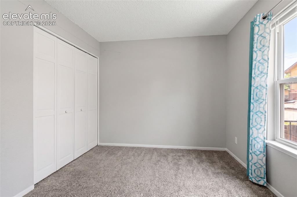 Image 16 of 18: Bedroom