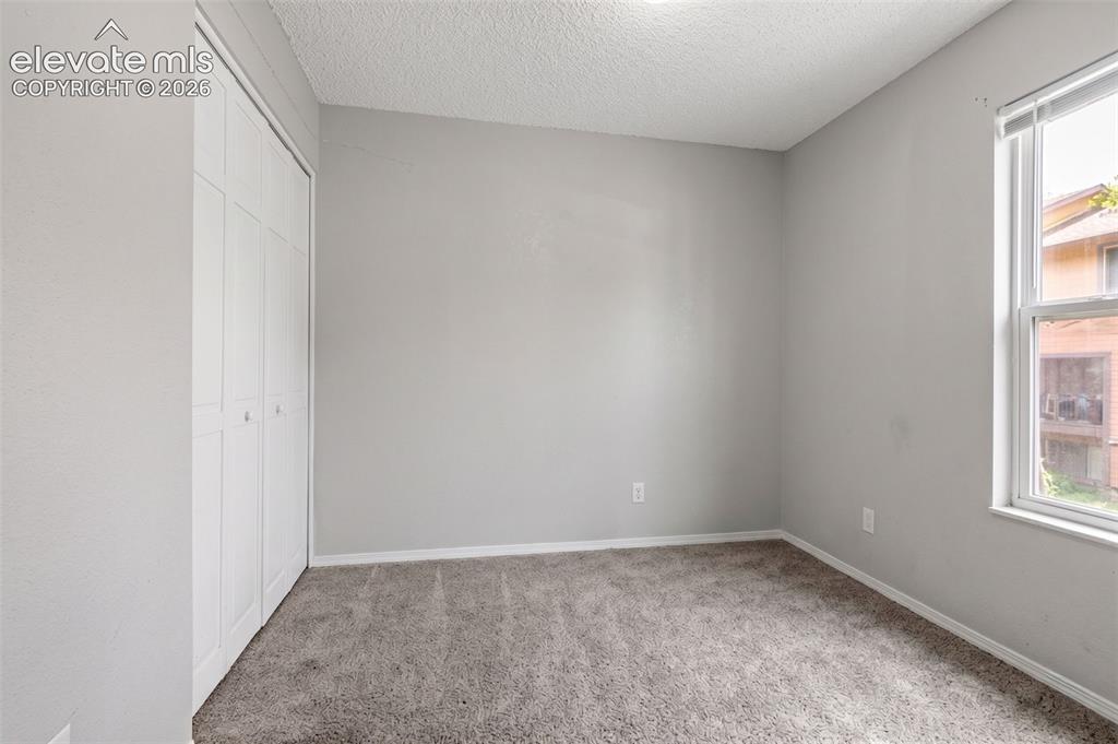Image 18 of 18: Bedroom