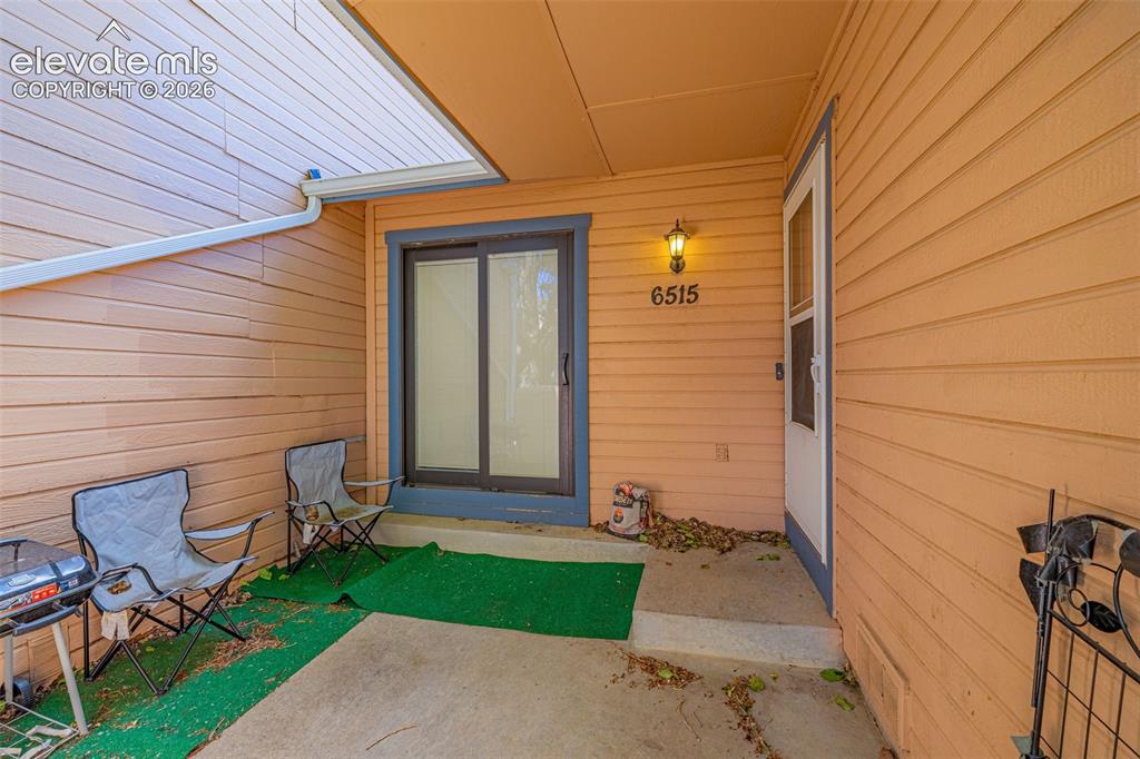 Image 2 of 18: Entry