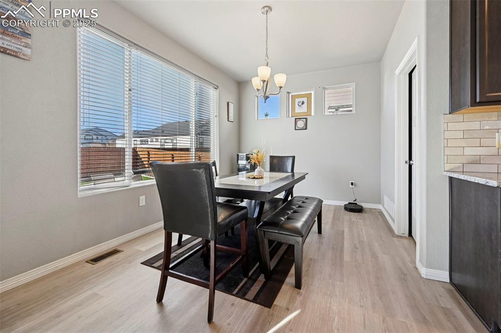 Image 19 of 37: Dining Area