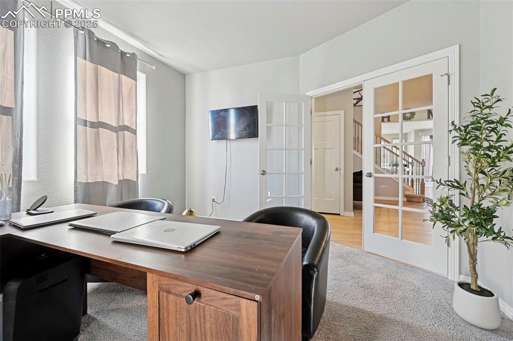 Image 21 of 37: Office