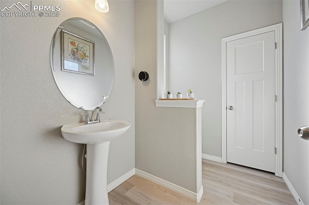 Image 27 of 37: Bathroom