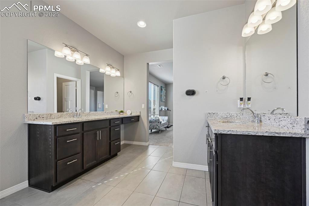 Image 29 of 37: Bathroom