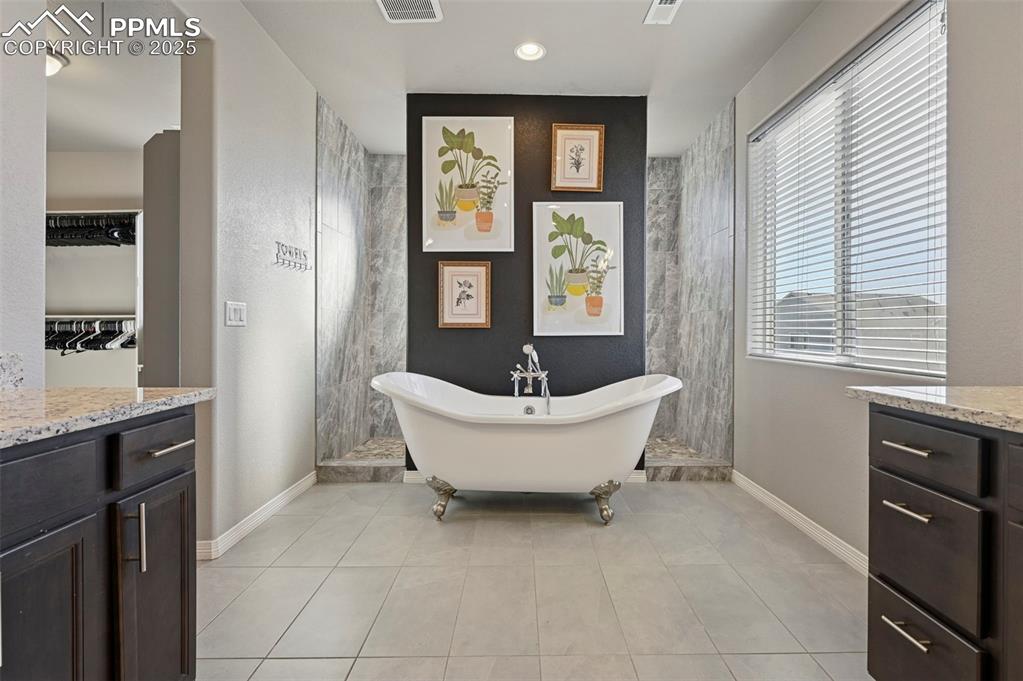 Image 30 of 37: Bathroom