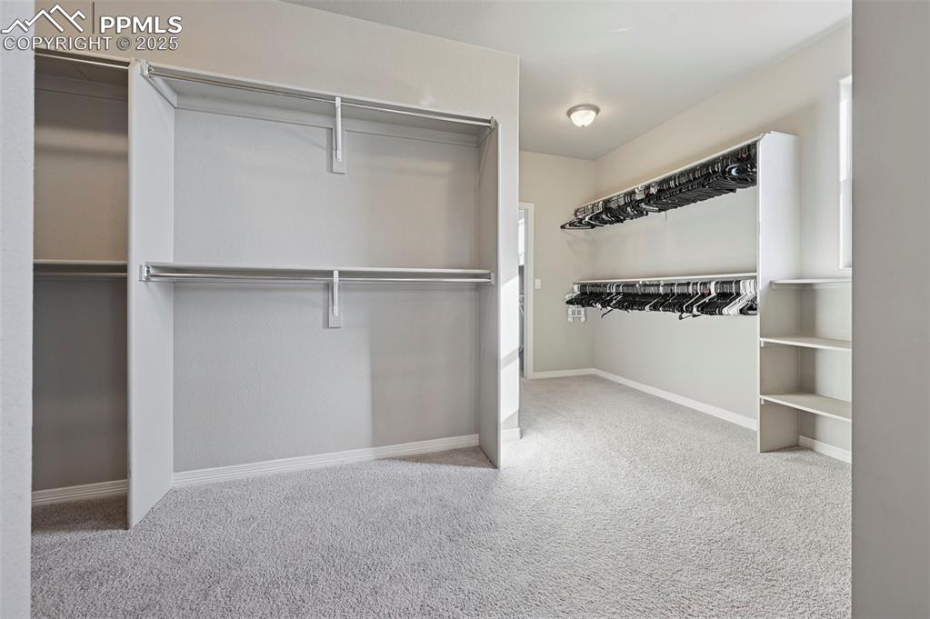 Image 33 of 37: Closet