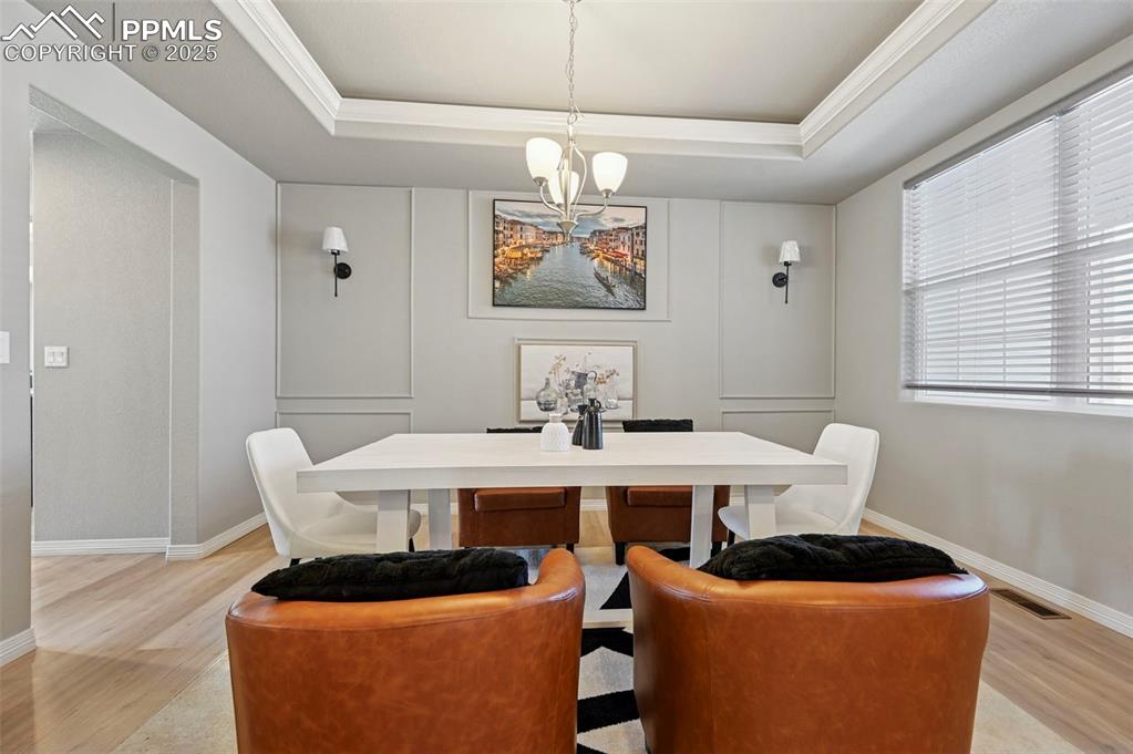 Image 8 of 37: Dining Area