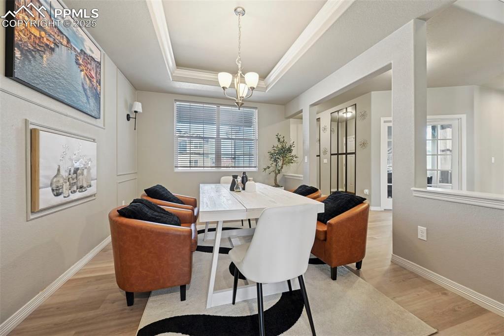 Image 9 of 37: Dining Area