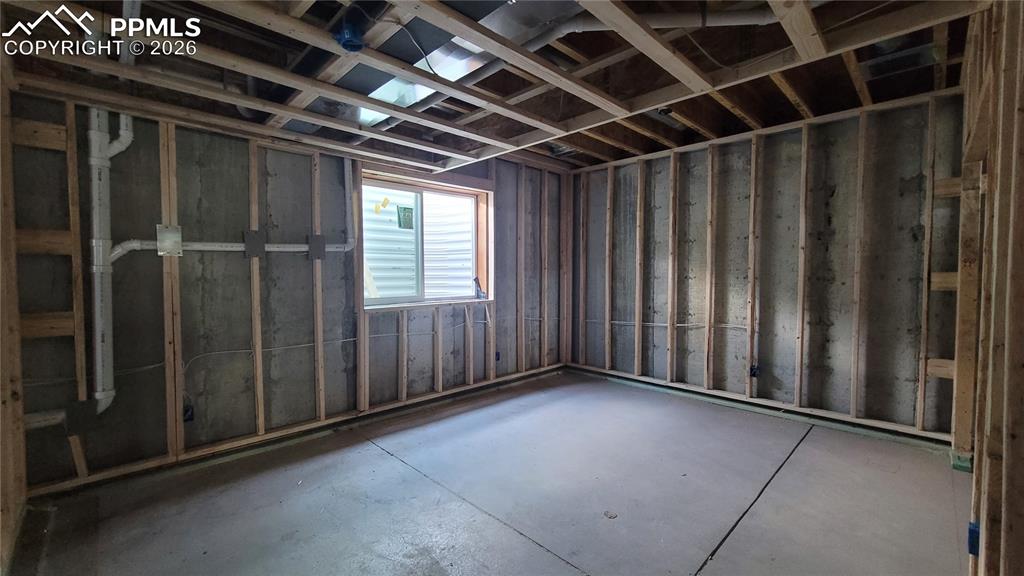 Image 17 of 22: Bedroom