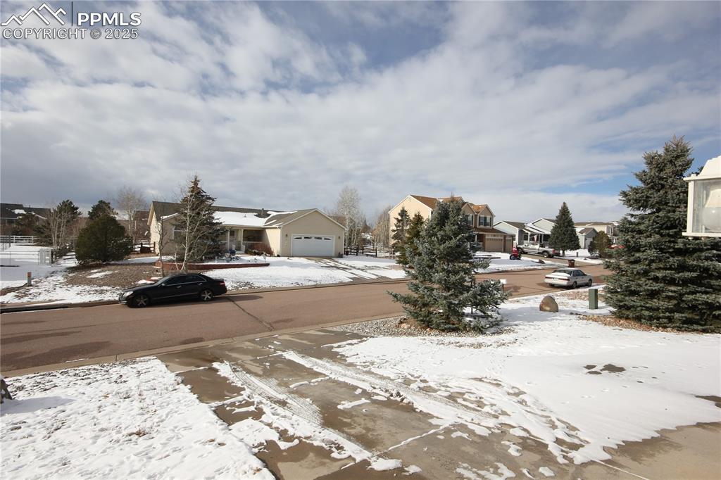 Image 26 of 32: Driveway View
