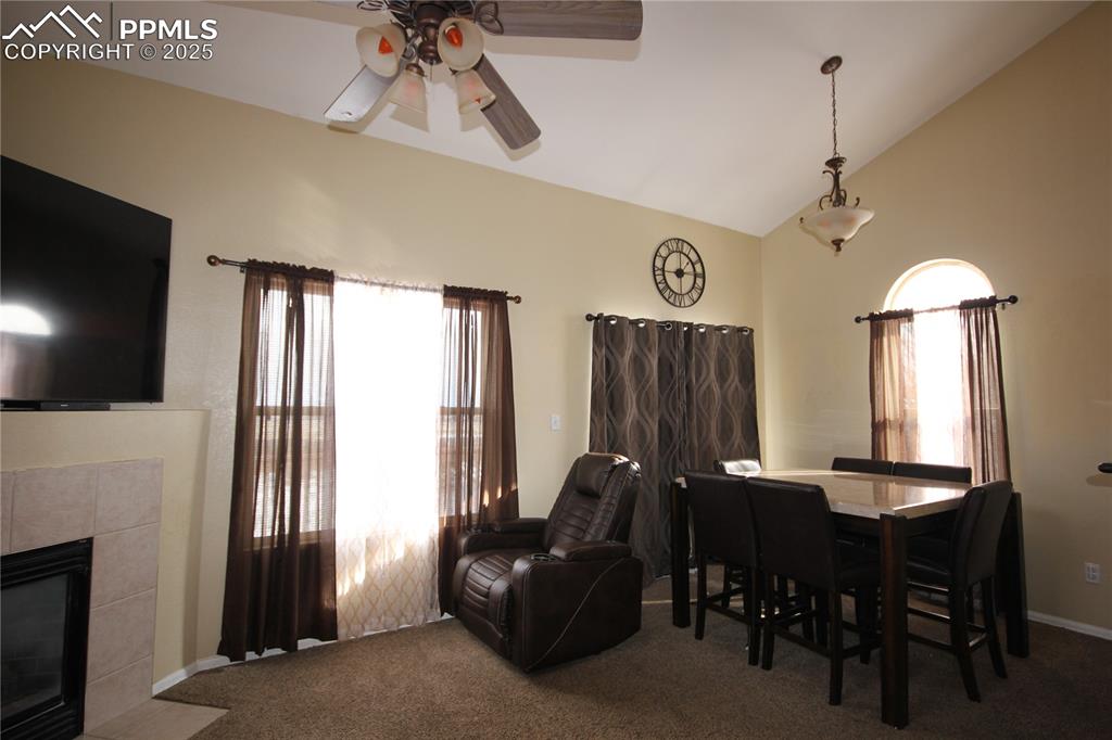 Image 6 of 32: Dining Area