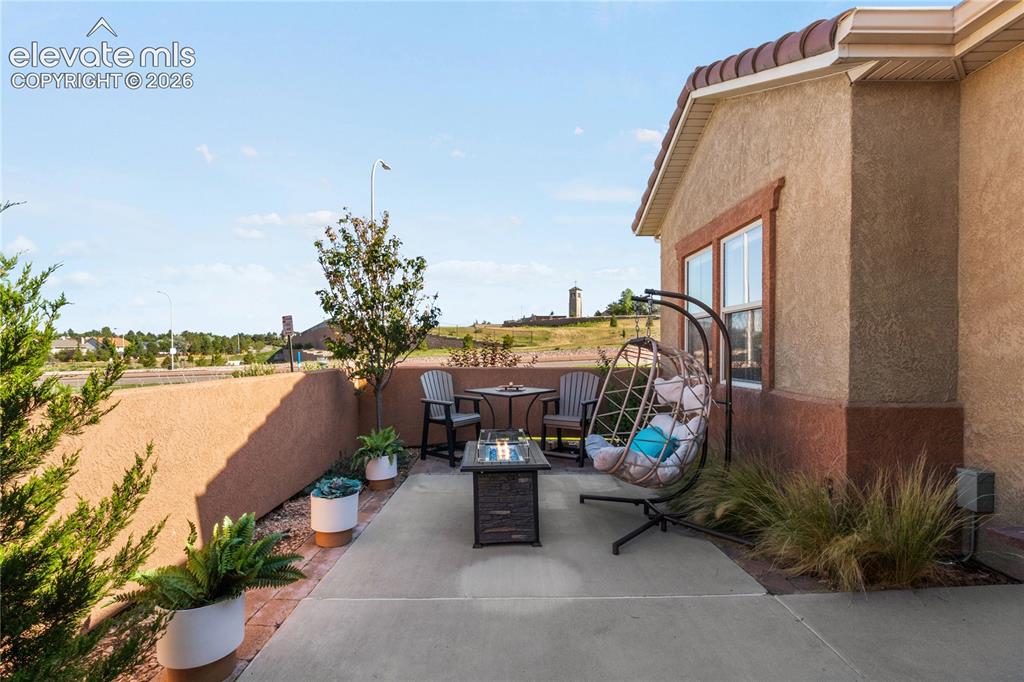 Image 4 of 33: End unit on a Cul de sac, guest parking available