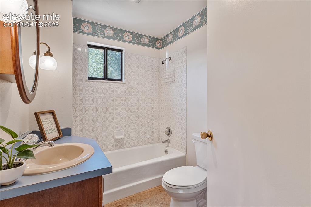 Image 31 of 49: Upper Level Full Bathroom!