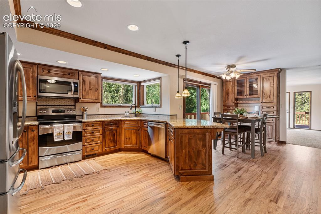Image 7 of 49: Stainless Steel Appliances Included!