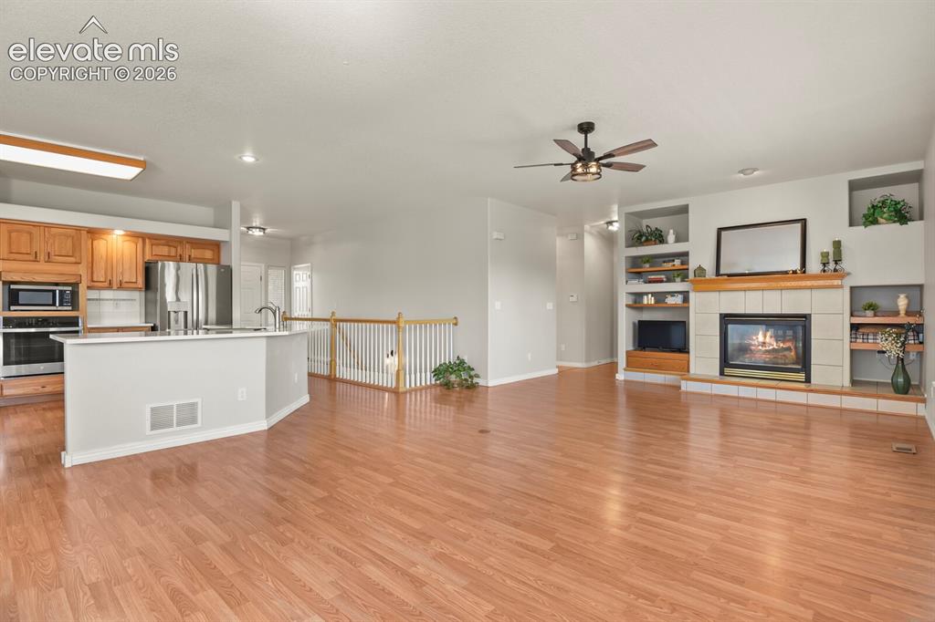 Image 10 of 50: Living Room