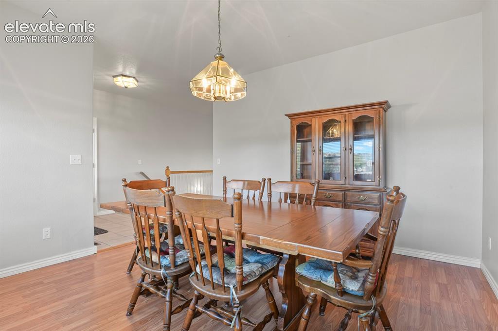 Image 13 of 45: Dining Area