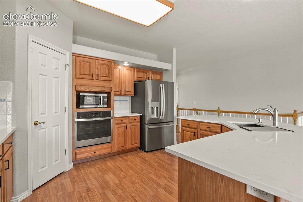 Image 17 of 50: Kitchen