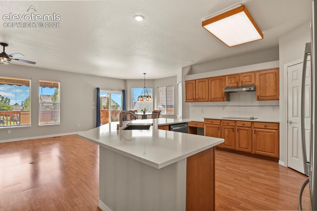 Image 18 of 50: Kitchen