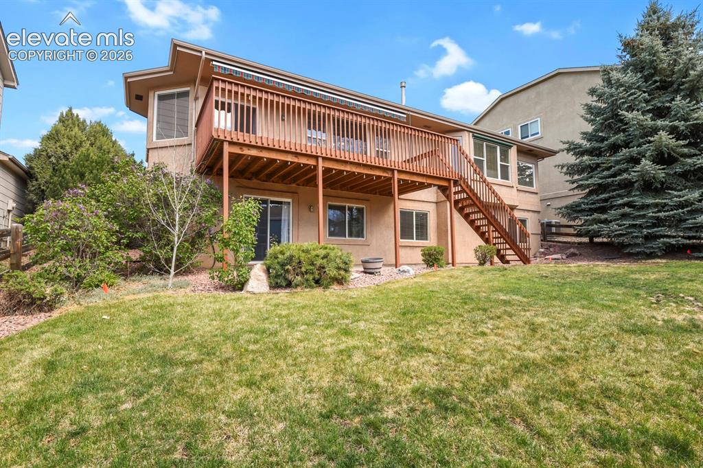 Image 43 of 45: Beautiful yard!