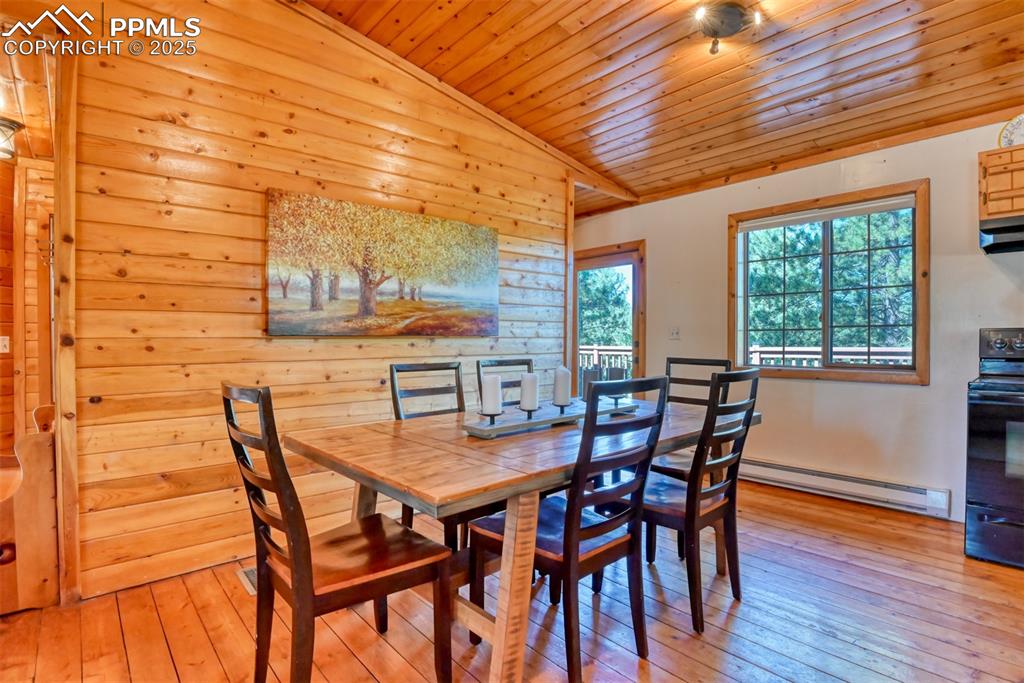 Image 10 of 38: Dining Area