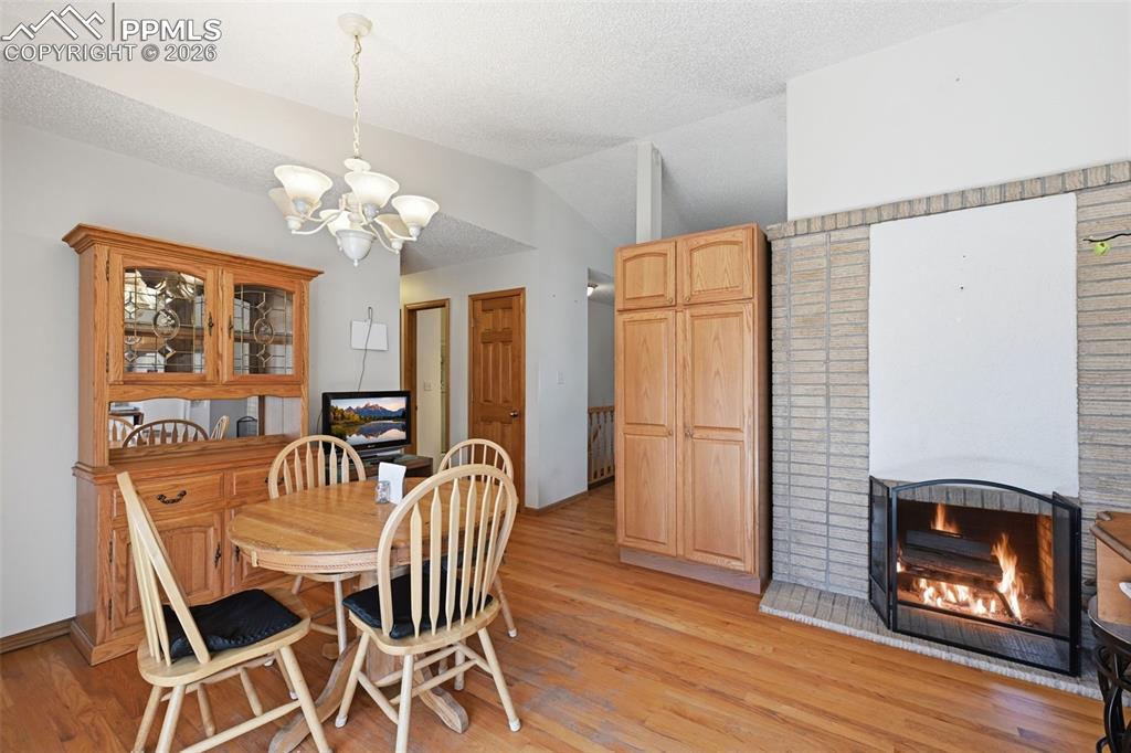 Image 10 of 27: Dining Area