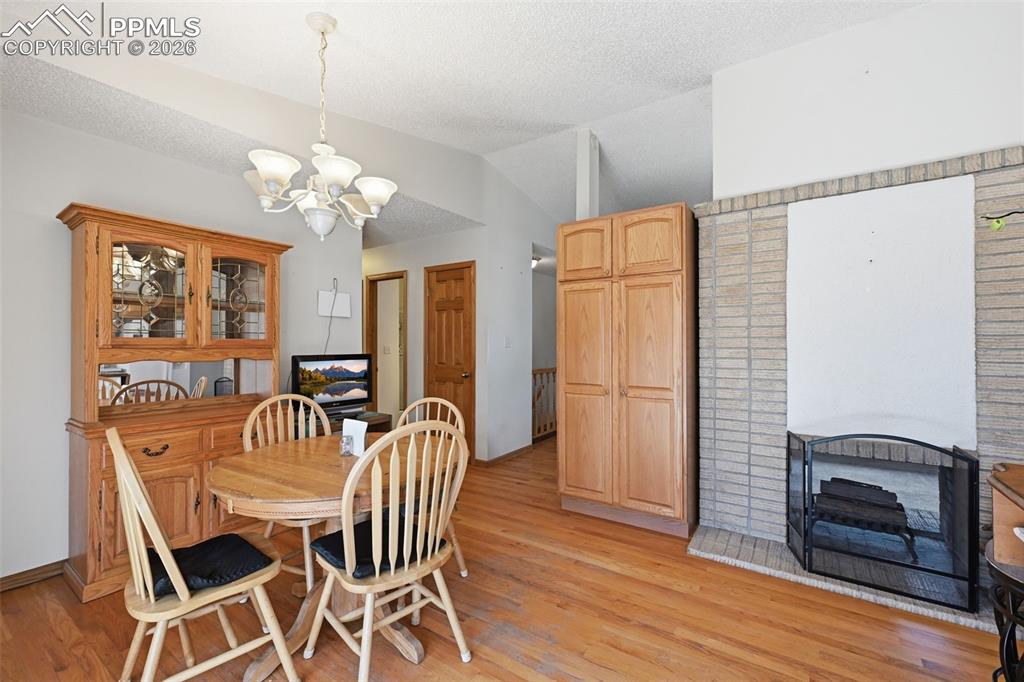 Image 11 of 27: Dining Area