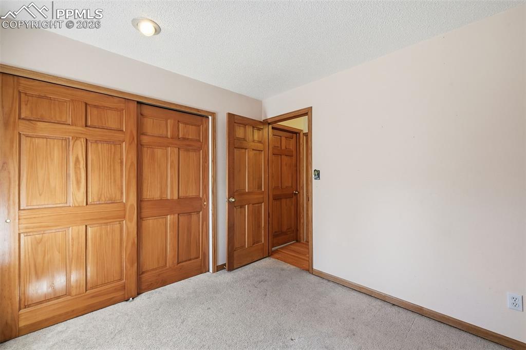 Image 13 of 27: Bedroom