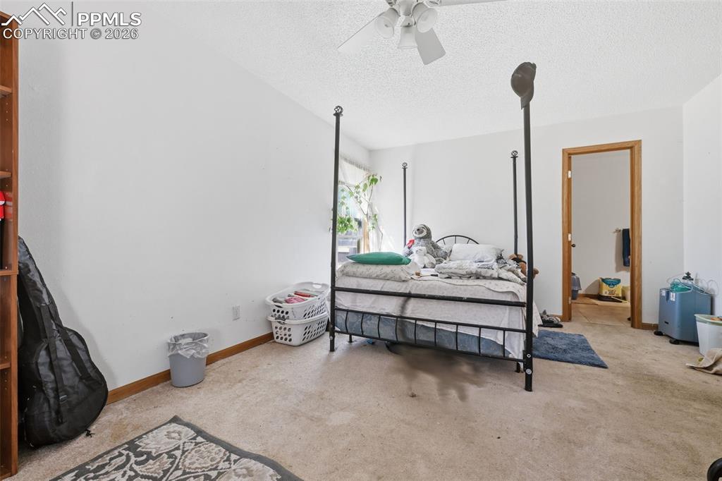 Image 15 of 27: Bedroom