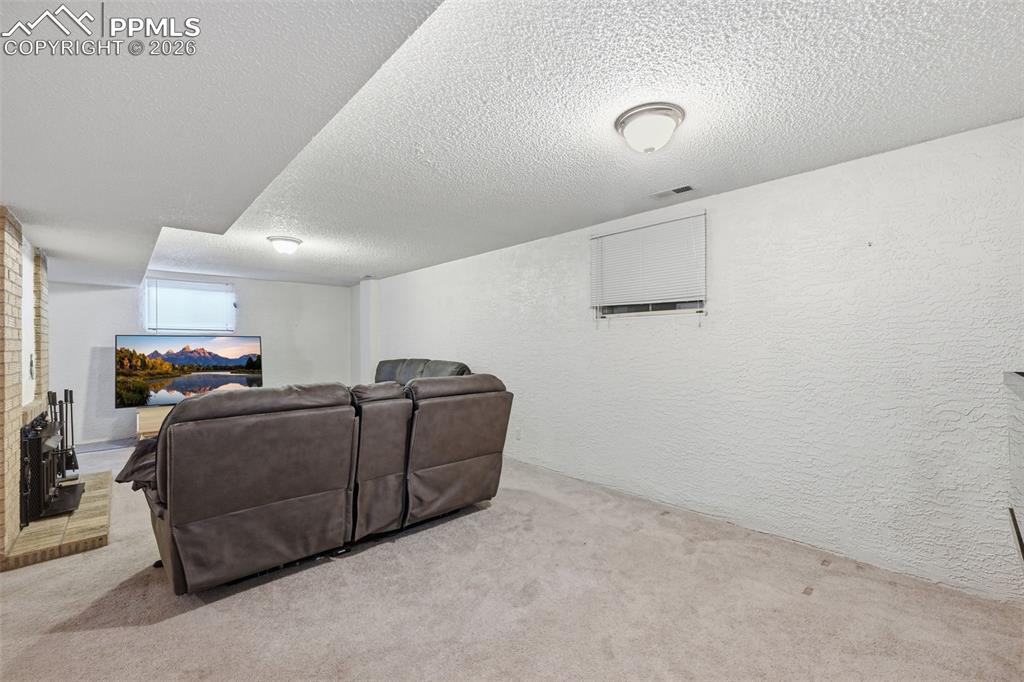 Image 17 of 27: Living Room