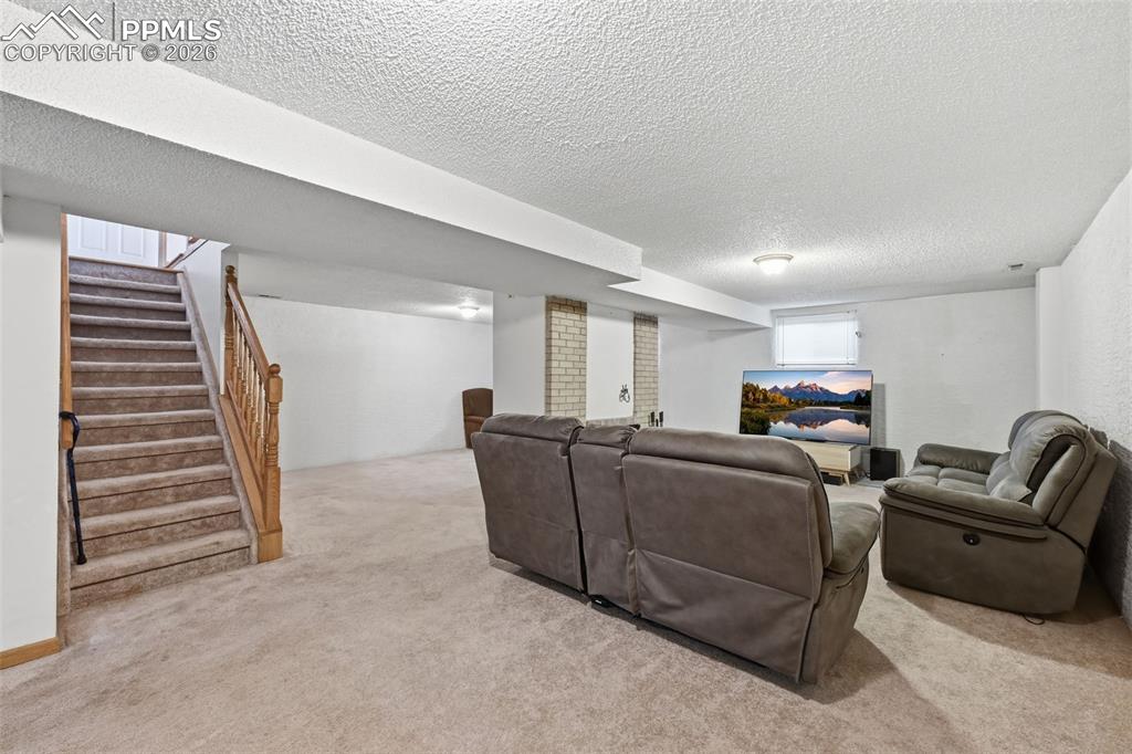 Image 18 of 27: Living Room