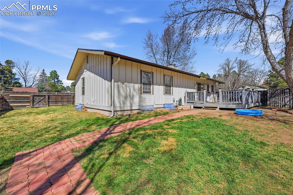 Image 26 of 27: Back of Structure