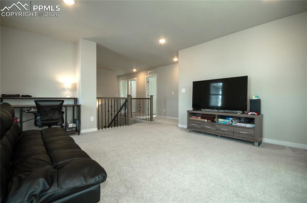 Image 19 of 44: Living Room