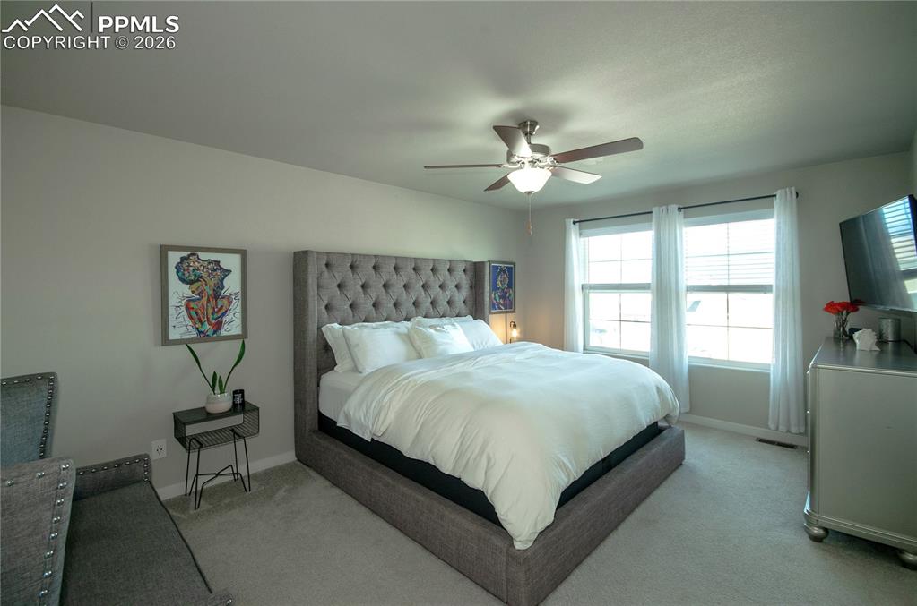 Image 26 of 44: Bedroom