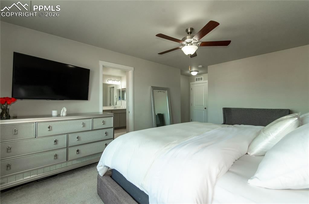 Image 28 of 44: Bedroom