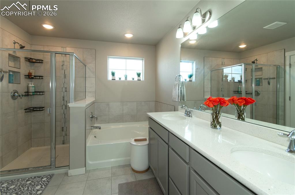 Image 29 of 44: Bathroom