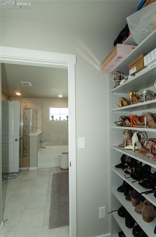 Image 31 of 44: Closet