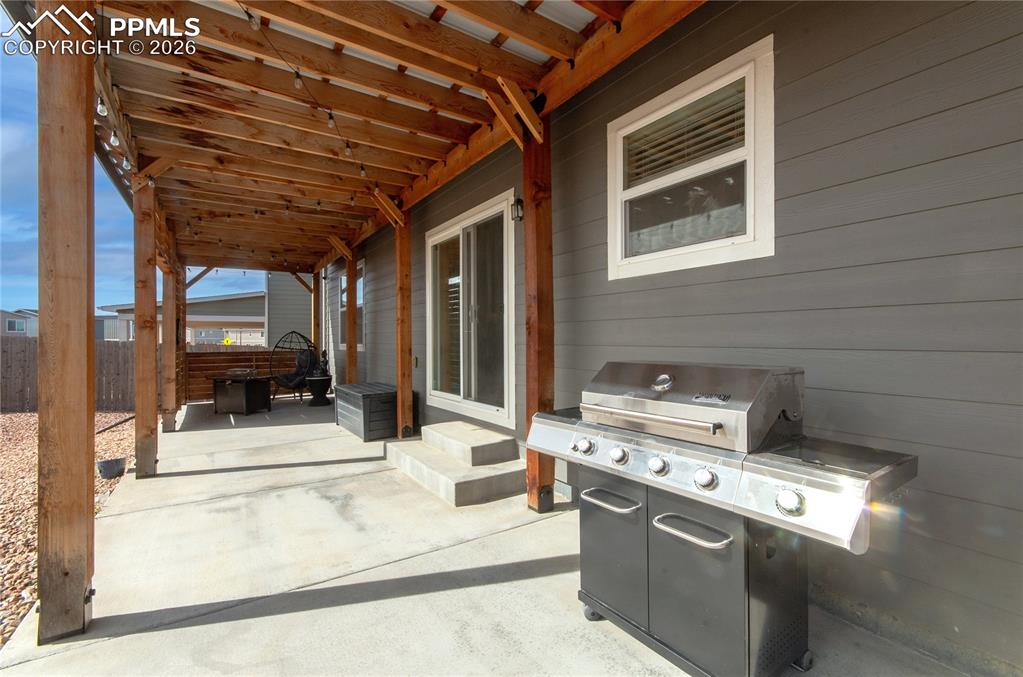 Image 35 of 44: Patio